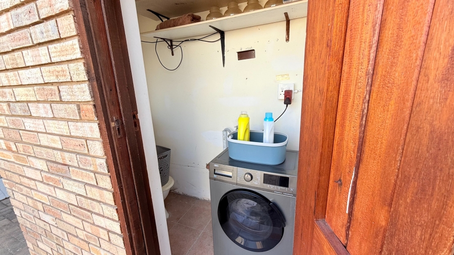 To Let 3 Bedroom Property for Rent in Heiderand Western Cape